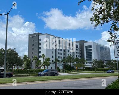 Orlando, FL/USA-8/24/20: Das Äußere eines Marriott Courtyard and Residence Inn in Laureate Park Lake Nona Town Center in Orlando, Florida. Stockfoto