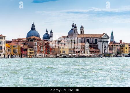 Venedig, Italien - 13. August 2019: Blick auf das wunderschöne Venedig Stockfoto