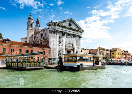 Venezia, Venetien, Italien - 13. August 2019: Kirche der heiligen Maria vom Rosenkranz (Chiesa Santa Maria del Rosario auch bekannt als I Gesuati) Stockfoto