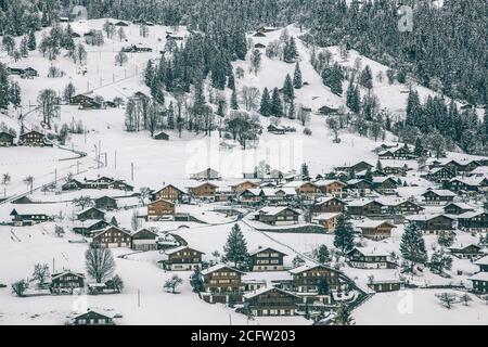 Erstaunliches touristisches Alpendorf im Winter Grindelwald Schweiz Europa Stockfoto