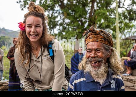 Humorvoller Kulturaustausch, Sunda-Inseln, Indonesien Stockfoto