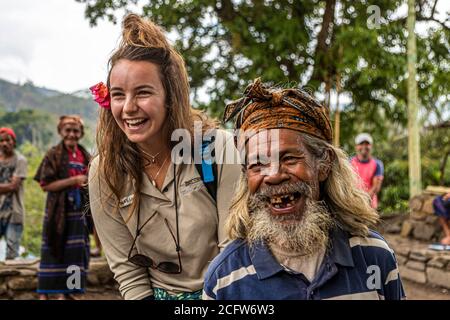 Humorvoller Kulturaustausch, Sunda-Inseln, Indonesien Stockfoto