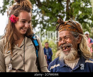 Humorvoller Kulturaustausch, Sunda-Inseln, Indonesien Stockfoto