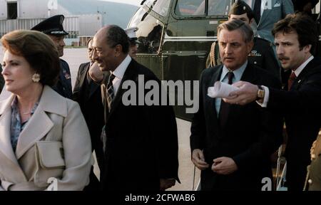 1980 - Präsident und Frau Anwar Sadat von Ägypten, begleitet von Vizepräsident Walter Mondale, kommen an der Air Terminal vor ihrer Abreise aus den Vereinigten Staaten nach ihrem Besuch. Stockfoto