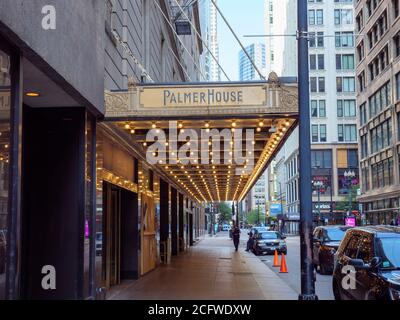 Chicago, Illinois, USA. September 2020. Das berühmte Palmer House Hotel kann dauerhaft geschlossen werden. Die Eigentümer sind 300 Millionen Dollar Schulden und eine Abschottung Klage gegen sie eingereicht wurde. Das Grundstück war aufgrund der COVID-19-Pandemie vorübergehend geschlossen worden. Stockfoto