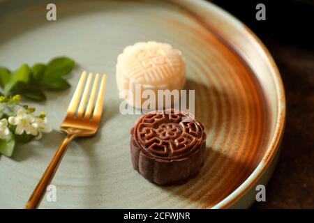 Schneehaut oder Kristallhaut Mooncake. Die neue Variante des Mooncake für Mid-Autumn Festival. Stockfoto