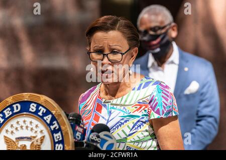 New York, NY - 7. September 2020: Der Kongressabgeordnete Nydia Velazquez spricht vor dem US-Senator Chuck Schumer und den Medienberichten der NY House-Delegation auf der 3. Avenue in Manhattan Stockfoto