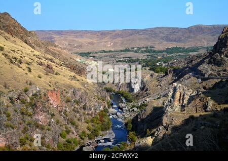 Georgia Republic - Blick von der Straße nach Vardzia Stockfoto