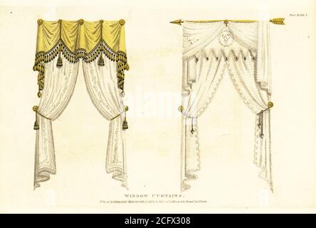 Fenstervorhänge mit französischen Vorhängen, 1810. An großen Rosettennadeln hängen Vorhänge aus Zitronenseide und bestickte Musselin-Vorhänge, und über einem vergoldeten Dart hingen feine Musselin-Vorhänge. Handkolorierter Kupferstich aus dem Upholsterer's and Cabinet-Maker's Repository, bestehend aus sechsundsiebzig Entwürfen moderner und modischer Möbel, Rudolph Ackermann, London, 1830. Stockfoto