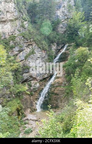 Blick auf den Lainbach Wasserfall bei mittenwald, bayern, deutschland Stockfoto