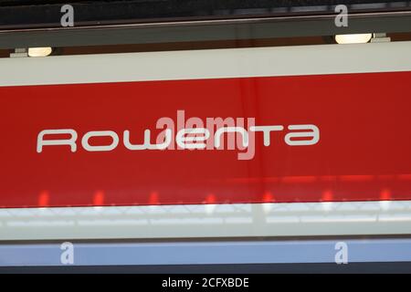 Bordeaux , Aquitaine / Frankreich - 09 01 2020 : rowenta Store Zeichen Logo der Französisch gegründeten Firma Stockfoto