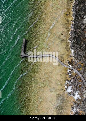 Luftaufnahme über dem Lake Clifton in Western Australia, zeigt ein Riff aus Thromboliten. Stockfoto