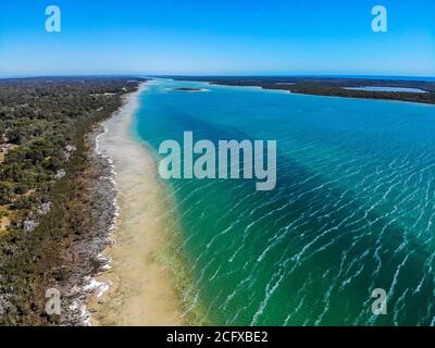 Luftaufnahme über dem Ufer des Lake Clifton in Western Australia. Stockfoto