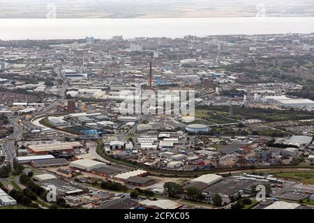 Luftaufnahme der Skyline von Hull und Humber Estuary Der Norden über Stoneferry nach Süden Stockfoto
