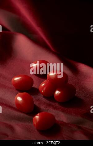 Einfarbige rote Stillleben Ideen Stockfoto