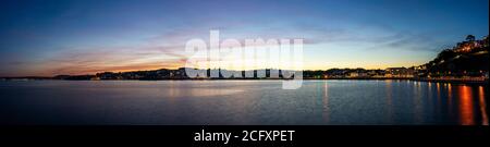 Panorama von Torquay während des Sonnenuntergangs in Devon in England in Europa. Stockfoto