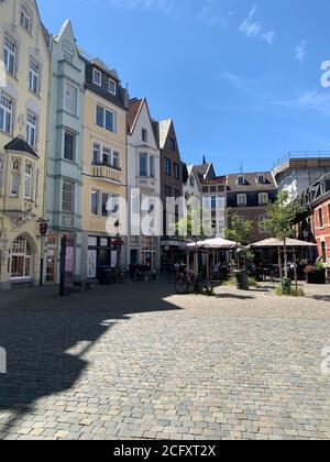 Bunte Häuser am Münsterplatz. Aachen, Nordrhein-Westfalen / Deutschland. Stockfoto