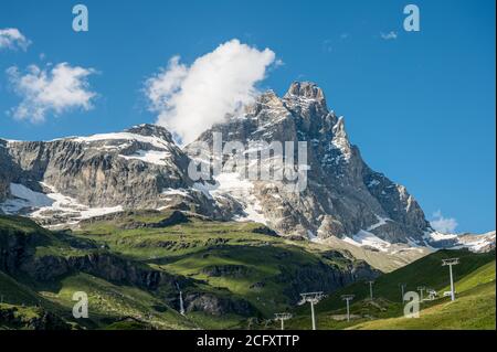 Spektakuläre Sicht auf das Matterhorn von der italienischen Seite. Stockfoto