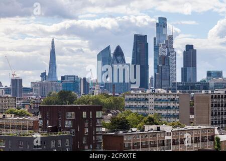 Skyline von London, England, Großbritannien von den Tower Hamlets aus gesehen, einschließlich The Shard, Cheesegrater, Walkie Talkie und The Gherkin Stockfoto