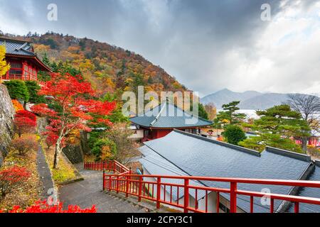 Nikko, Japan betrachtet im Herbst von Chuzen-Ji-Tempel-Komplex. Stockfoto