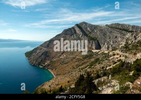 Beggining der Riviera Makarska in Dalmatien, Kroatien. Stockfoto