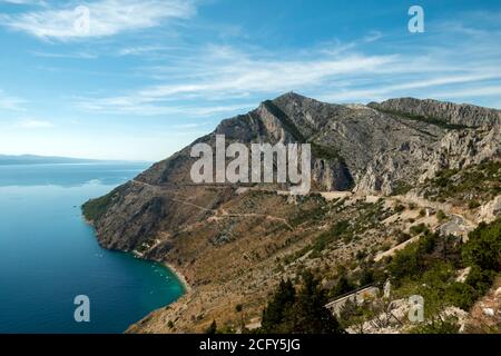 Beggining der Riviera Makarska in Dalmatien, Kroatien. Stockfoto