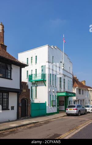 Art Deco Cinema im historischen Stadtzentrum von Sandwich, einem Cinque Port in Kent, Großbritannien, Stockfoto