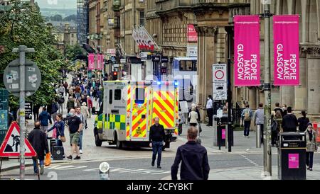 Glasgow, Schottland, Großbritannien, 8. September, 2020: Notarztwagen Schottlands Stil Meile, die Buchanan Straße heute Nachmittag ist. Quelle: Gerard Ferry/Alamy Live News Stockfoto