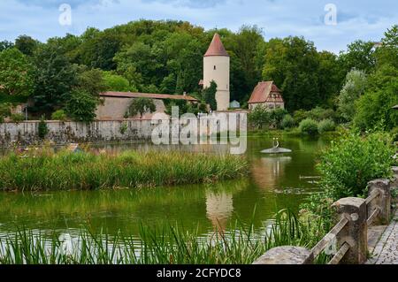 Der Faulturm mit Parkwächterhäusern, Dinkelsbühl, Mittelfranken, Bayern, Deutschland Stockfoto