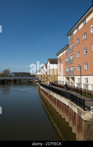 Riverside Apartments am Fluss Nene in der Domstadt Peterborough, Cambridgeshire, England. Stockfoto