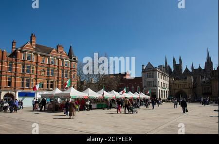 Italienischer Markt in Cathedral Square, Peterborough, Cambridgeshire, England. Stockfoto