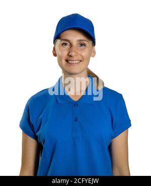 Attraktive lächelnde Frau in blank blauem Poloshirt und Hut Isoliert auf weißem Hintergrund Stockfoto