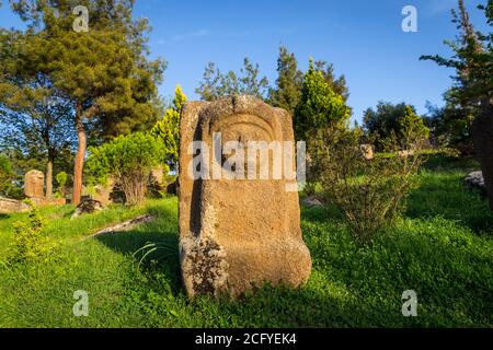 Yesemek Steinbruch und Skulptur Workshop ist ein Freilichtmuseum und archäologische Stätte in Gaziantep Provinz, Türkei. Stockfoto