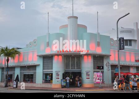 MIAMI BEACH, USA - 01. APRIL 2017 : Restaurant Senor Frogs an der Ecke Collins Avenue und Espanola Way. Das Gebäude ist im Art déco-Stil gehalten. Stockfoto