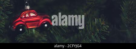 Gold Weihnachten Hintergrund mit dekorierten Baum. Thema Winterurlaub. Frohes neues Jahr. Leerzeichen für Text Stockfoto