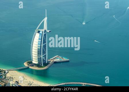 Luftbild des Burj Al Arab Hotel in Dubai, Vereinigte Arabische Emirate Stockfoto
