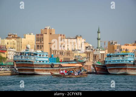 Traditionelle Holzboote in Dubai, Vereinigte Arabische Emirate Stockfoto