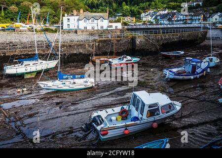 Boote im Hafen von Lynmouth in Devon. Stockfoto