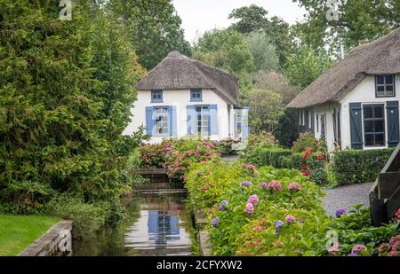 Giethoorn - beliebtes Touristenziel, oft auch als "Dutch Venice" bezeichnet Stockfoto