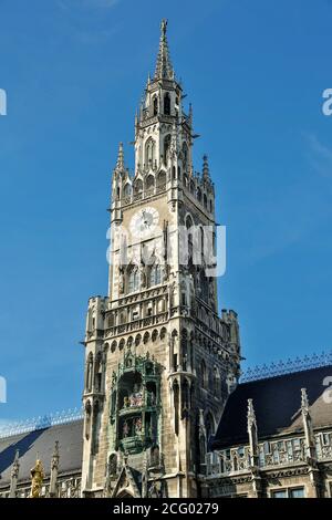 Neues Rathaus Clock Tower und Glockenspiel, Marienplatz, München, Deutschland Stockfoto