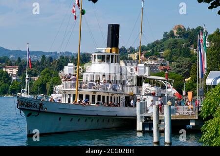 Schweiz, Kanton Waadt, Montreux, die Kais am Ufer des Genfersees, das Paddelboot Vevey (1907) der Compagnie générale de navig Stockfoto