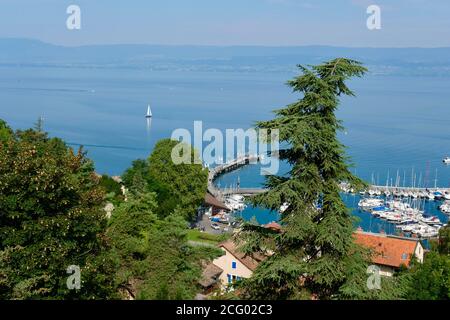 Frankreich, Haute Savoie, Le Chablais, Thonon les Bains, Blick auf den Hafen und den Genfer See vom belvedere Stockfoto