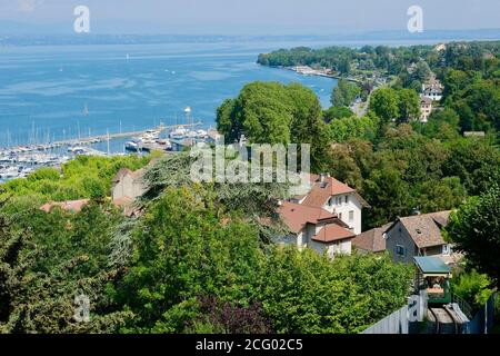 Frankreich, Haute Savoie, Le Chablais, Thonon les Bains, Blick auf die Standseilbahn und den Hafen am Genfersee Stockfoto