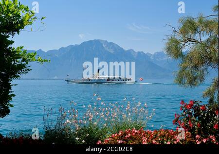 Schweiz, Kanton Waadt, Montreux, die Kais am Ufer des Genfersees, das Paddelboot Vevey (1907) der Compagnie générale de navig Stockfoto