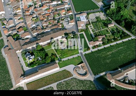 Frankreich, Gironde, Medoc, Pauillac, Chateau Mouton Rothschild Weingut (Luftaufnahme) Stockfoto