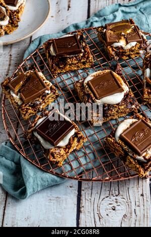 Golden Grahams s'mores Bars Stockfoto