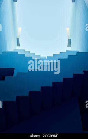 Blaues Gebäude in der 'Muralla Roja' in Calpe, Spanien Stockfoto