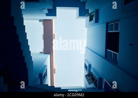Blaues Gebäude in der 'Muralla Roja' in Calpe, Spanien Stockfoto