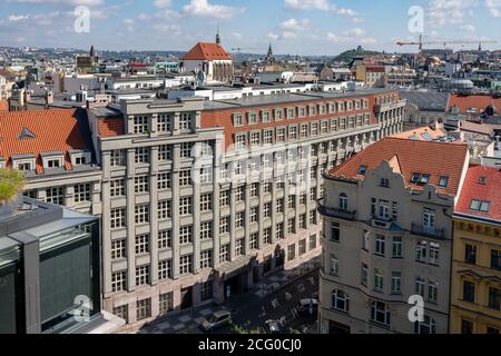 Škoda Firmenpalast in Prag, ein spätes Art Deco-Bürogebäude aus dem Jahr 1929, beherbergt jetzt einige Abteilungen des Rathauses. Projiziert von Pavel Janák. Stockfoto