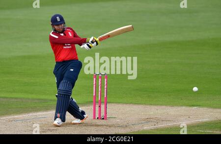 Englands Jonny Bairstow schlägt beim dritten Vitality IT20-Match im Ageas Bowl in Southampton. Stockfoto